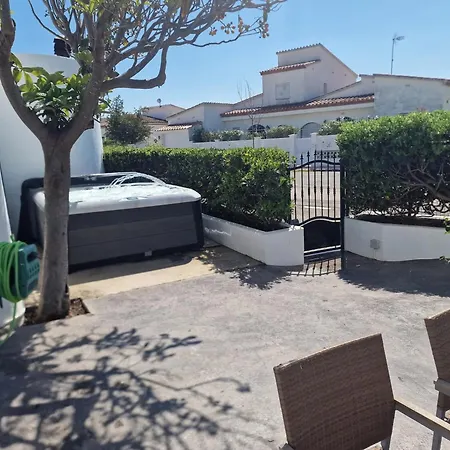 Cala Llarga Nyaraló Roses